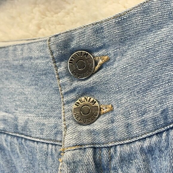 Size 18 - Denim Republic - High Waist Jean Shorts - Picture 4 of 8